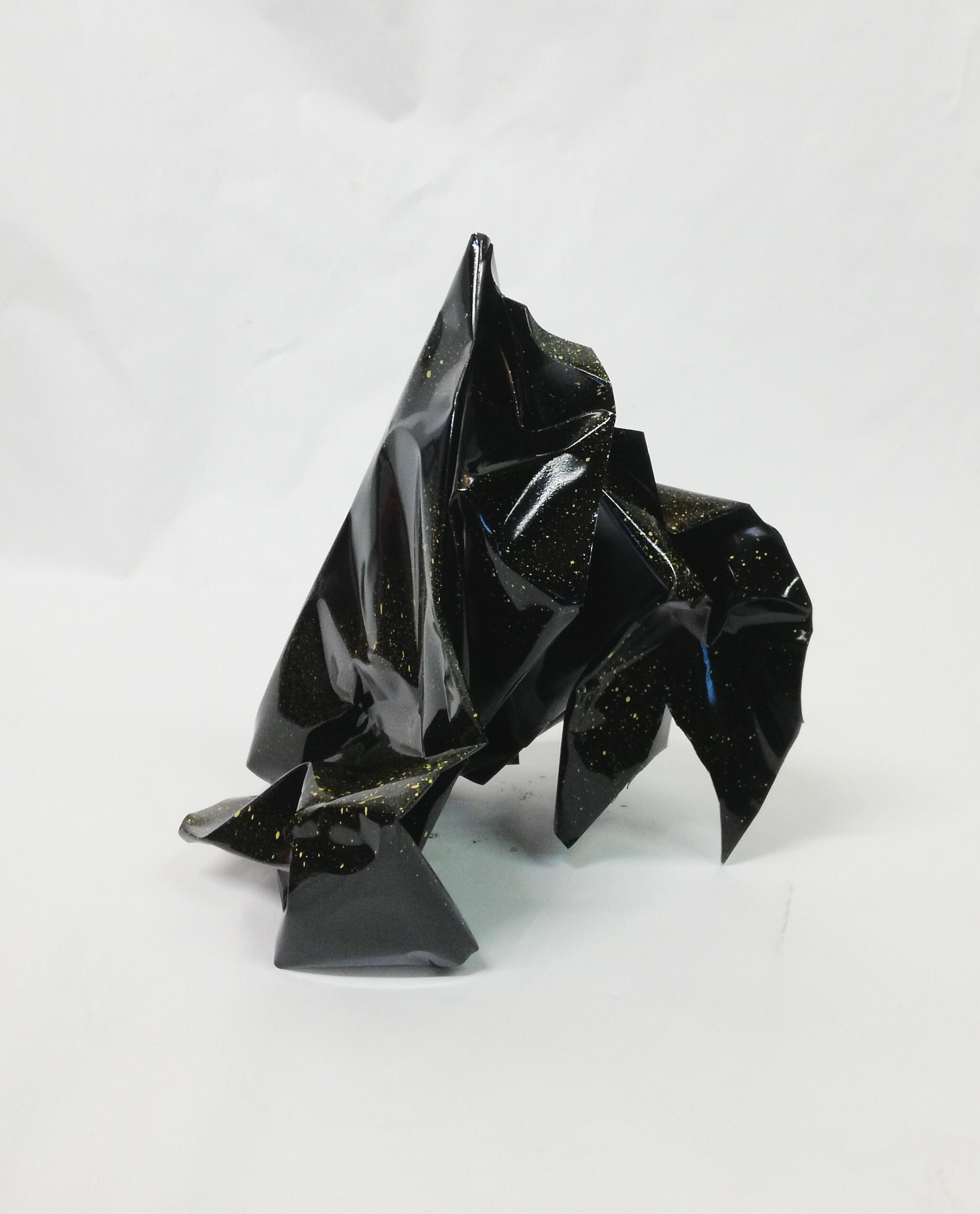 "Untitled" 2020 bent aluminum+spray paint 27,5x26,5x25cm